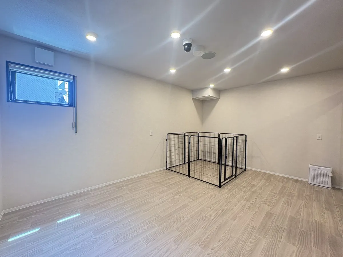 2F 中型犬ルームの内観